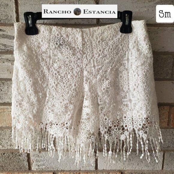 Women Fringe Hem Guipure Lace Shorts - Picture 2 of 6